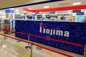 草加舎人店の外観